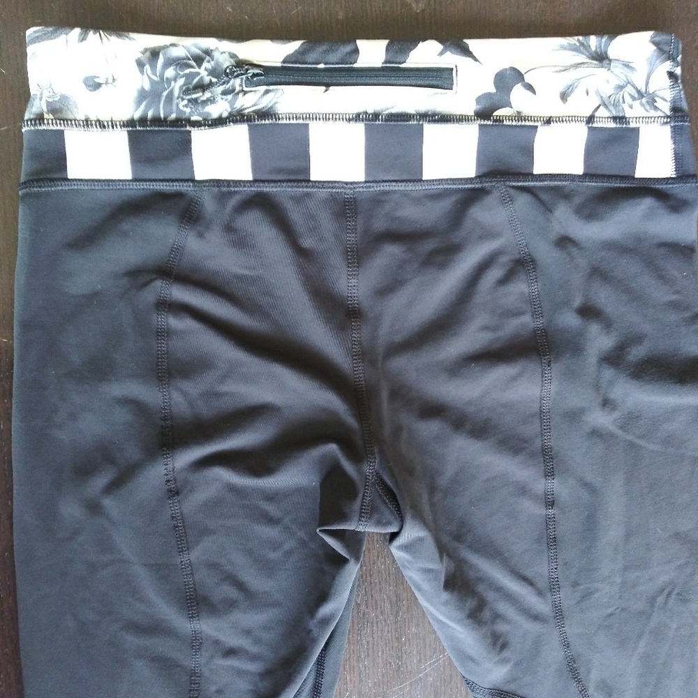 lululemon Inspire Crop Black Floral Brisk Bloom 6 - Picture 7 of 8
